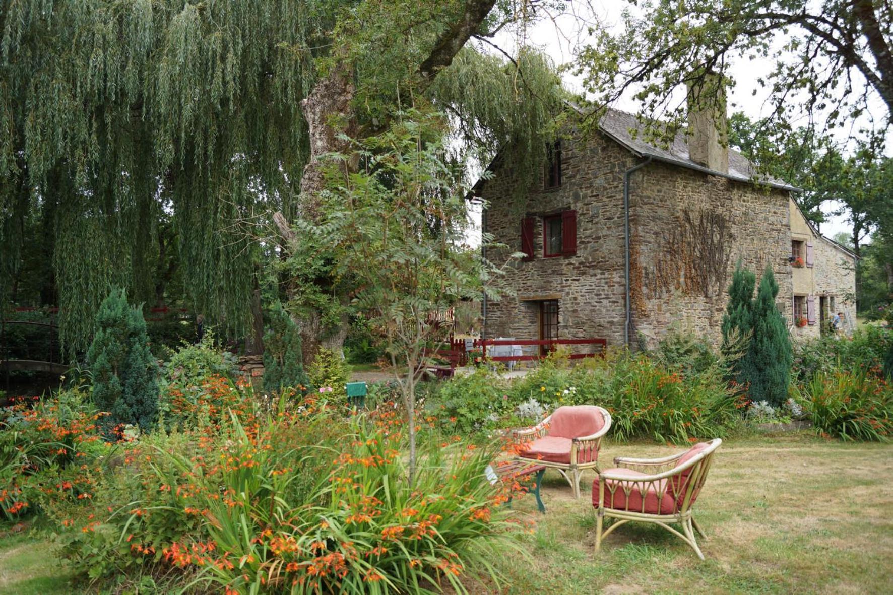 Bed and Breakfast Le Moulin Du Bignon Lassy Exterior foto