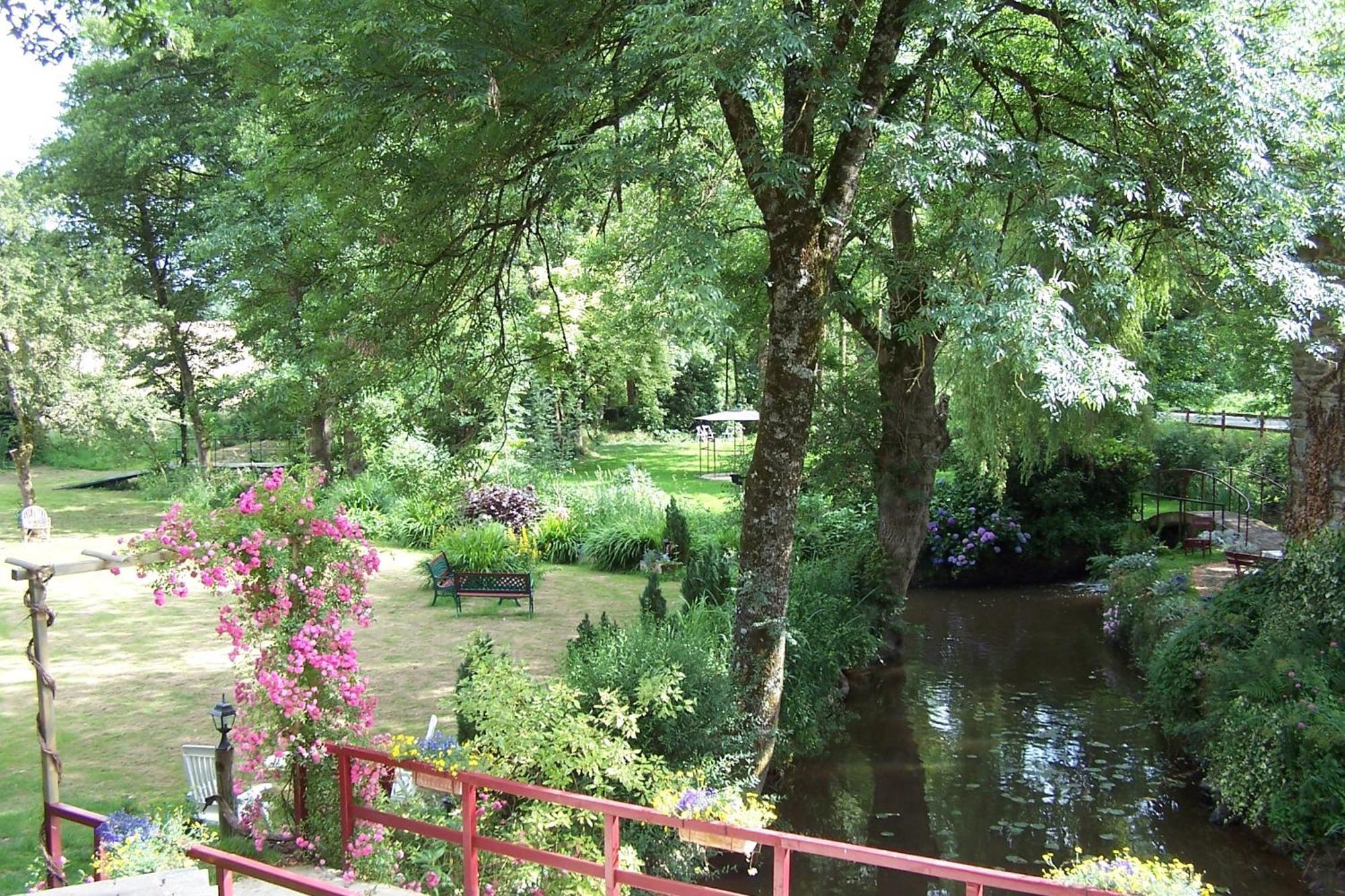 Bed and Breakfast Le Moulin Du Bignon Lassy Exterior foto