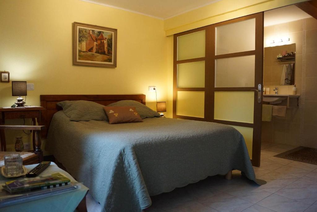 Bed and Breakfast Le Moulin Du Bignon Lassy Habitación foto
